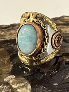 Bague Amazonite Bague Amazonite et en acier inoxydable, laiton, cuivre. Bague ajustable. Fabriquée par des artisans de Jaïpur.