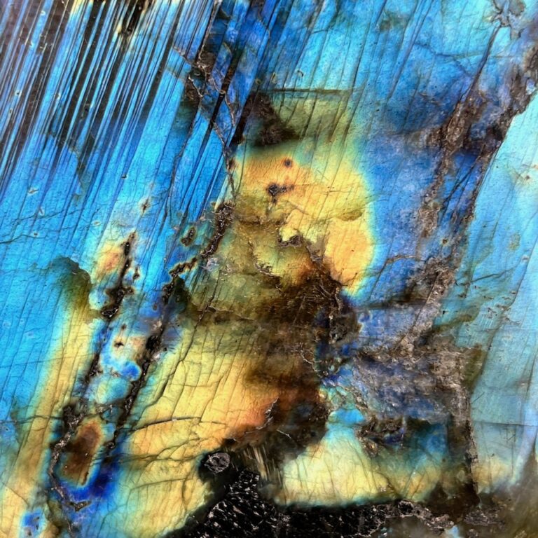 Minéraux naturels, Labradorite détails