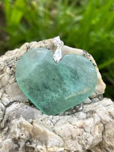 Bijou en pierre naturelle, pendentif Fluorine verte coeur