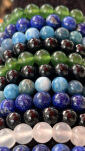 Bracelets en Sélénite, en Tourmaline, en Lapis-lazuli,en Apatite bleue. Bracelets en Sélénite, en Tourmaline, en Lapis-lazuli, en Apatite bleue.