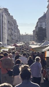 Marché Brest Privilégier et retrouver les liens autochtones sur les marchés locaux.