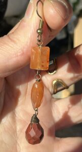 Boucles d'oreilles en Cornaline et Jaspe rouge longue.