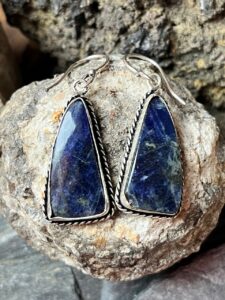 Boucles d'oreilles en Sodalite.