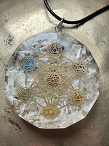 Pendentif sélénite Métatron. Pendentif sélénite Métatron.