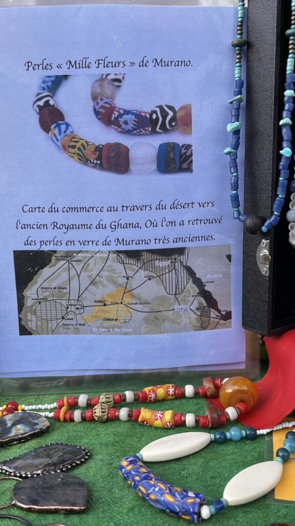 Routes anciennes du commerce des perles Mille Fleurs entre Venise, Damas et l'Empire du Ghana. Routes anciennes du commerce des perles Mille Fleurs entre Venise, Damas et l'Empire du Ghana.