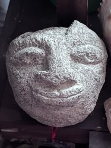 Sculpture en Kersantite.